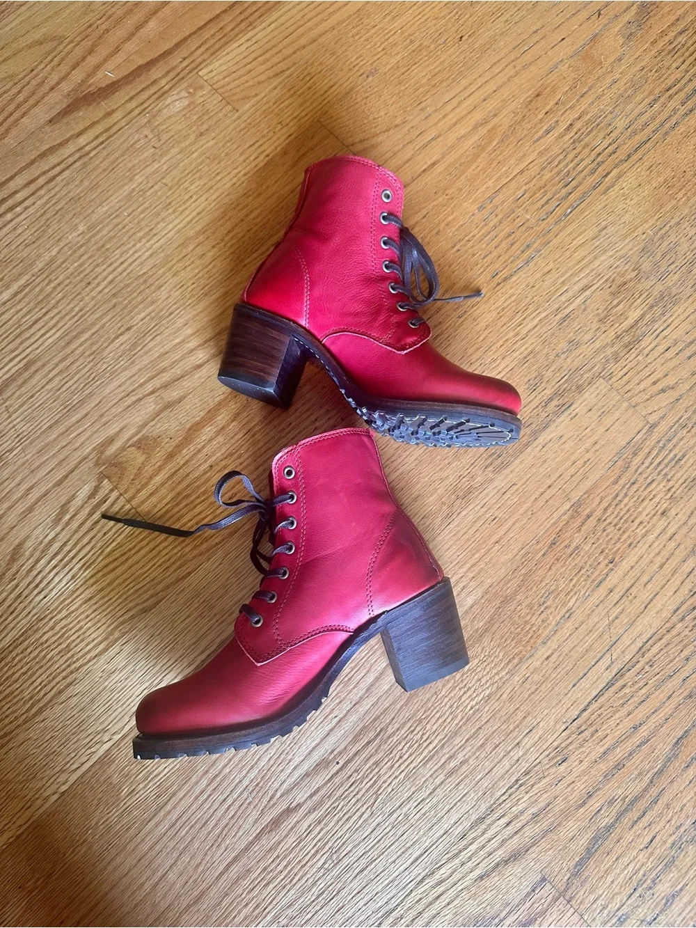 Frye Red Sabrina Leather Lace-Up Ankle Boots.. extremely rare!